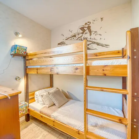 - Haus L, App 0l0408 *